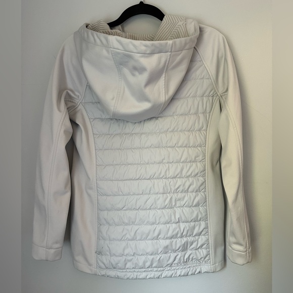 Under Armour Women's White Ski Jacket - Picture 3 of 5